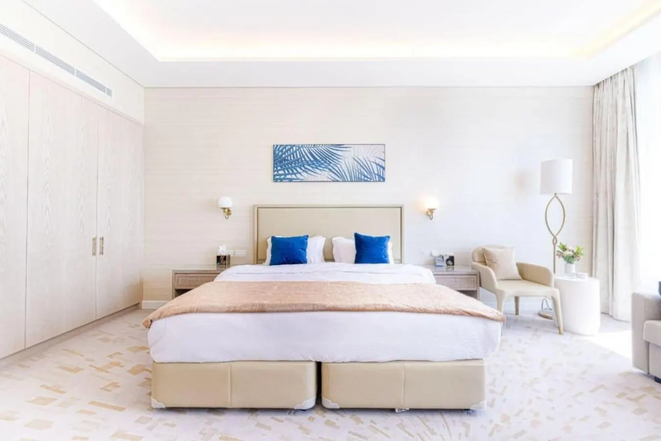Iconic Views At The Palm Tower Suite Dubai Apartment