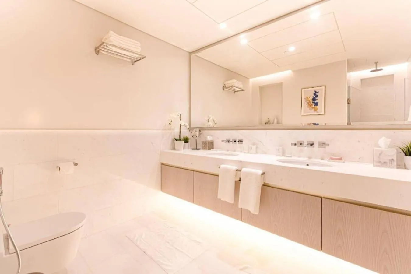 Iconic Views At The Palm Tower Suite Dubai Apartment